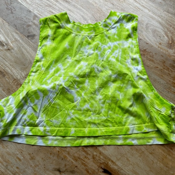 lululemon athletica Tops - Lululemon Lime Green Tie Die crop tank